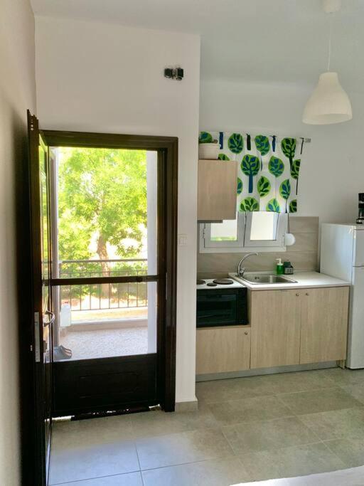 Lovely Apartment By The Sea 2 ….. Epanomí Exterior foto
