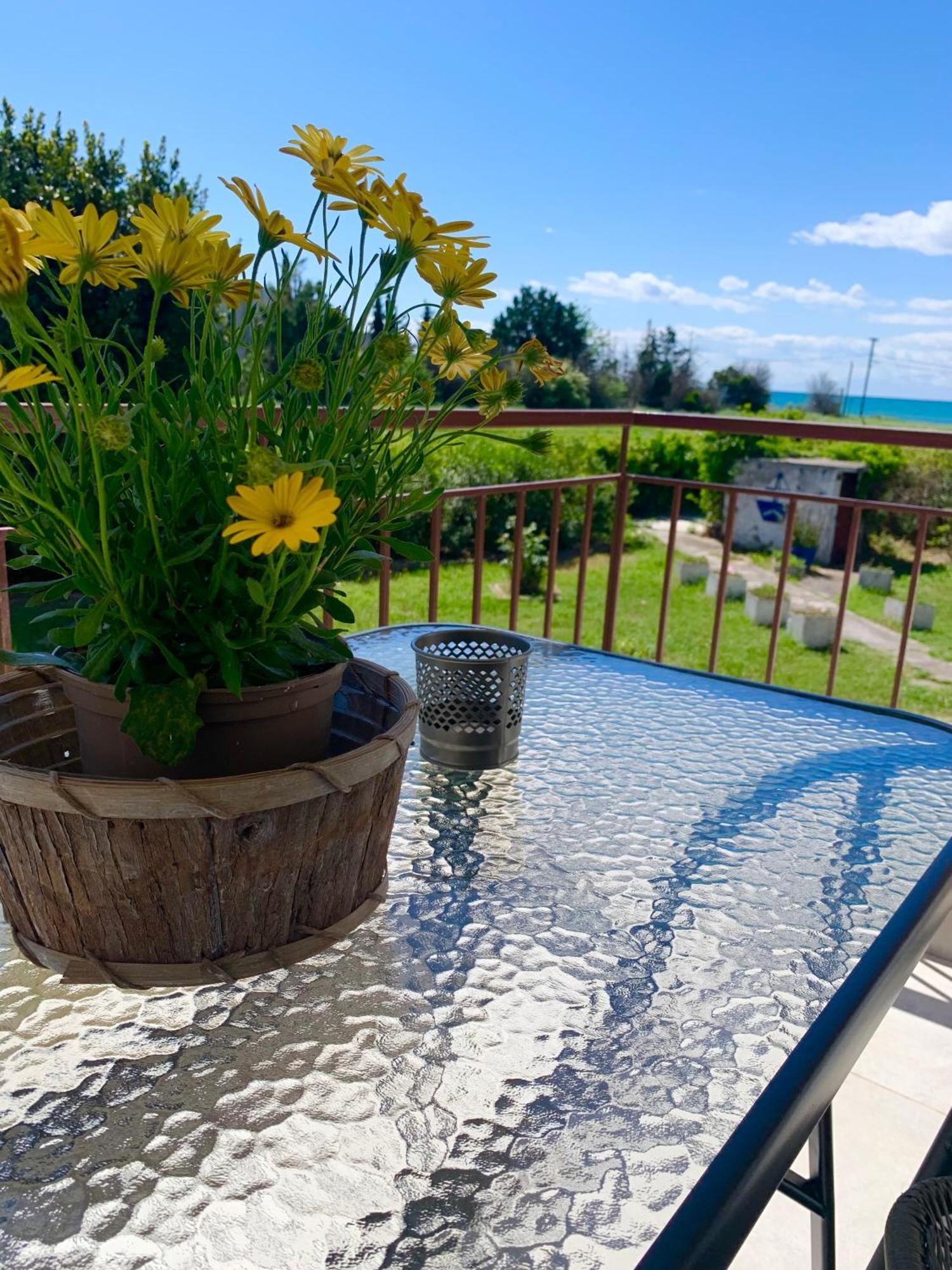 Lovely Apartment By The Sea 2 ….. Epanomí Exterior foto